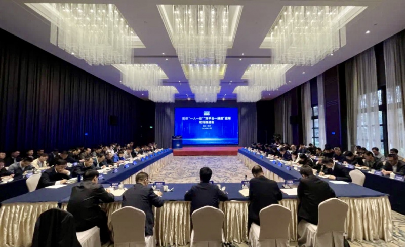 “數(shù)據(jù)跑路”代替“百姓跑腿” 中韓人壽“主動快賠”成果亮相醫(yī)?！耙蝗艘粰n”“雙平臺一通道” 應(yīng)用現(xiàn)場推進會.jpg